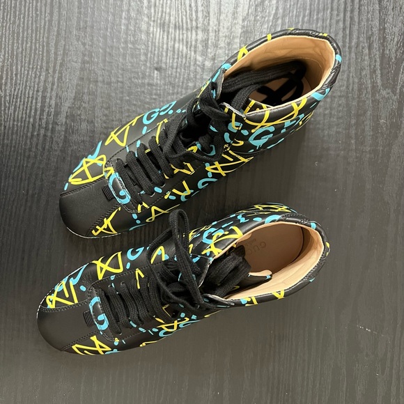 Gucci Ghost Sneakers - Picture 2 of 12